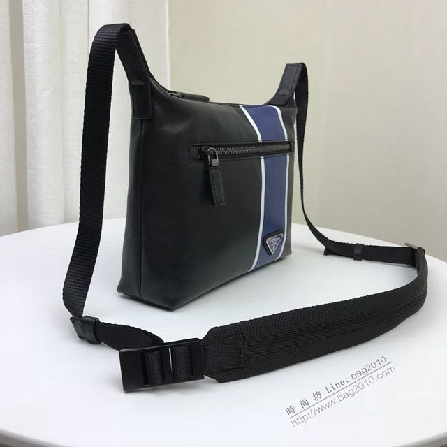 prada男包 普拉達專櫃2020爆款 2VH078 prada小牛皮單肩斜挎男包 黑+藍  pyd2034